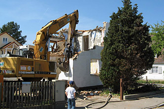Abriss des bestehenden alten Wohnhauses